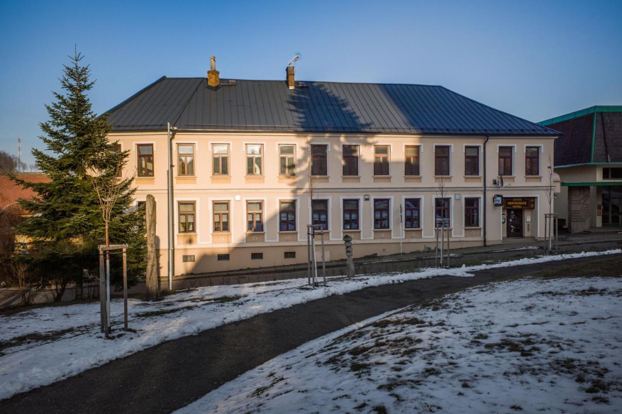 Apartman Hotel Vomocil Bystre Bagian luar foto